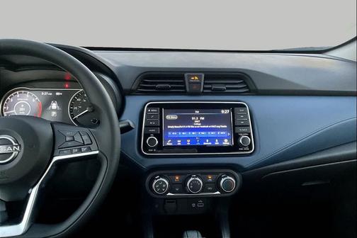 Aspen White Tricoat 2025 Nissan Versa 1.6 SV