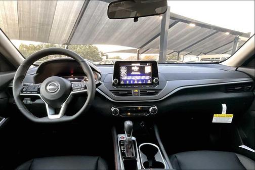 2025 Nissan Altima SR FWD