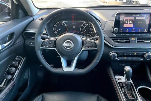 2025 Nissan Altima SR FWD