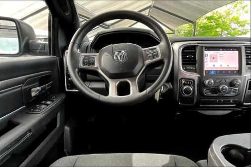 Diamond Black Crystal Pearlcoat 2023 RAM 1500 Classic Warlock Quad Cab 4x2 6'4' Box