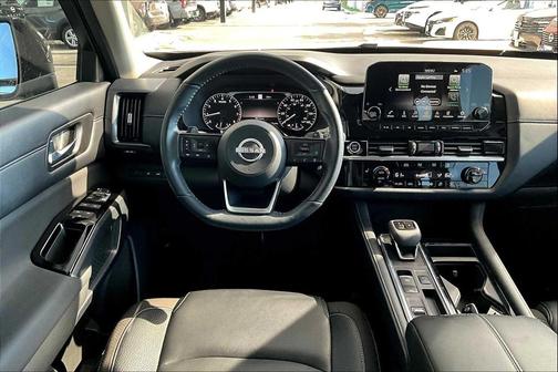 2024 Nissan Pathfinder SL FWD