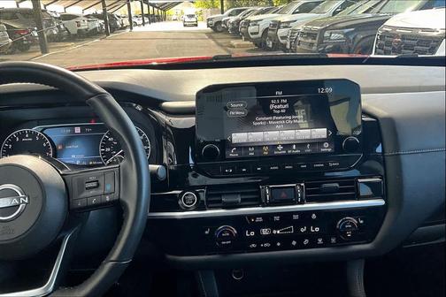 2024 Nissan Pathfinder SL FWD