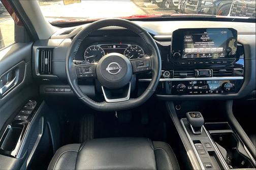 2024 Nissan Pathfinder SL FWD