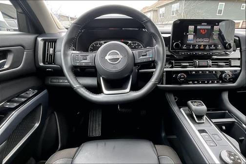 2025 Nissan Pathfinder SL 4WD