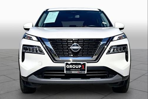 Pearl White Tricoat 2023 Nissan Rogue SV