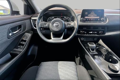 Pearl White Tricoat 2023 Nissan Rogue SV
