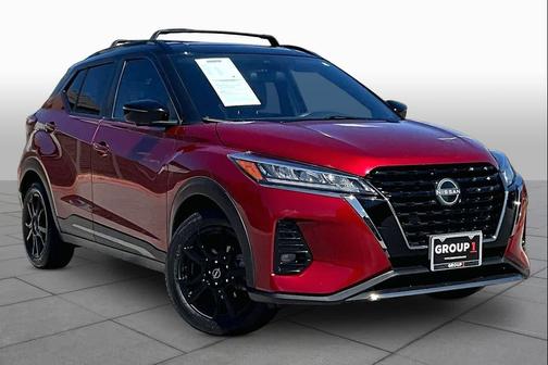 Scarlet Ember Tintcoat/Super Black 2023 Nissan Kicks SR