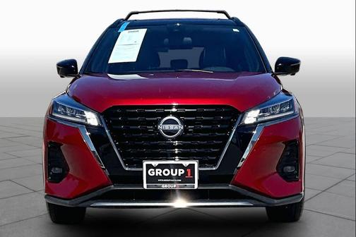 Scarlet Ember Tintcoat/Super Black 2023 Nissan Kicks SR