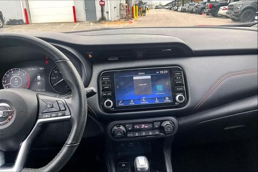 2021 Nissan Kicks SR