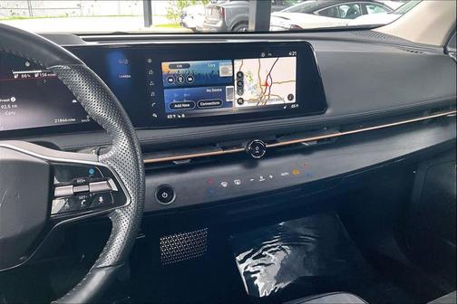 Everest White Pearl Tricoat/Black Diamond Pearl 2024 Nissan ARIYA ENGAGE+