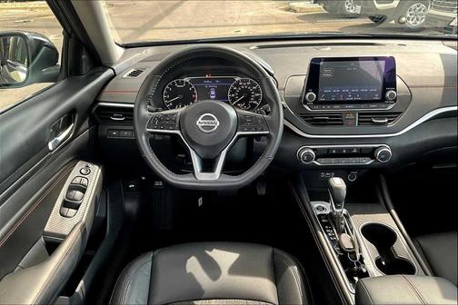 2022 Nissan Altima SR FWD