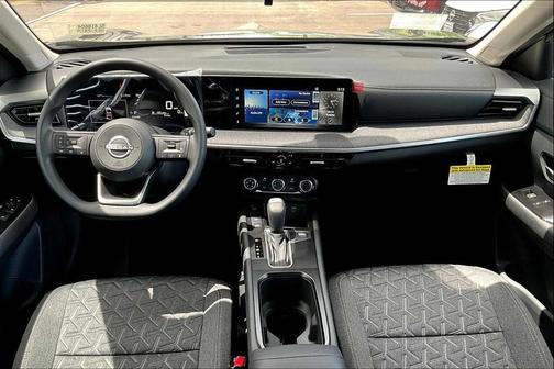 BLACK 2025 Nissan Kicks SV