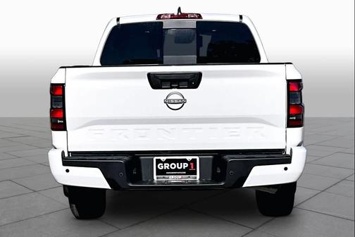 QAK/GLACIER WH 2027 Nissan Frontier SV