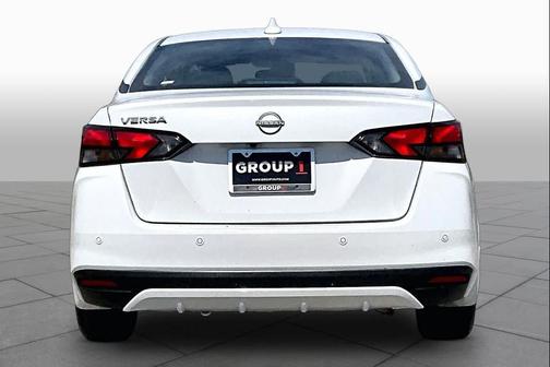 Aspen White Tricoat 2025 Nissan Versa 1.6 SV