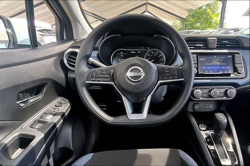 Aspen White Tricoat 2025 Nissan Versa 1.6 SV