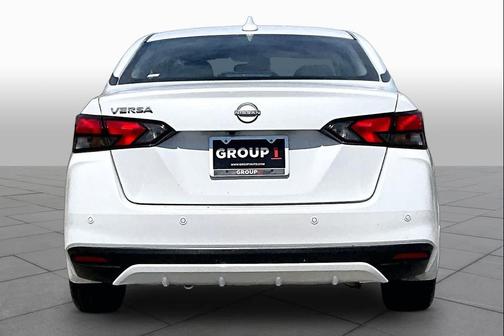 Aspen White Tricoat 2025 Nissan Versa 1.6 SV