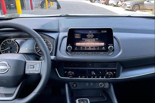 Everest White Pearl Tricoat 2026 Nissan Rogue SV