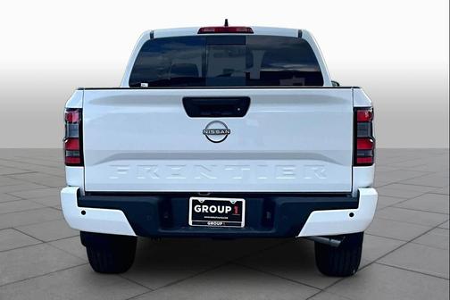 QAK/GLACIER WH 2027 Nissan Frontier SV