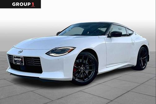 Pearl White Tricoat/Super Black 2026 Nissan Z Performance