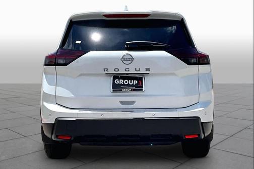 Everest White Pearl Tricoat 2026 Nissan Rogue SV