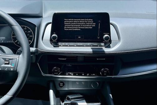 Everest White Pearl Tricoat 2026 Nissan Rogue SV