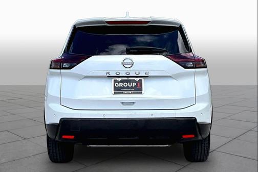 Everest White Pearl 2025 Nissan Rogue SV