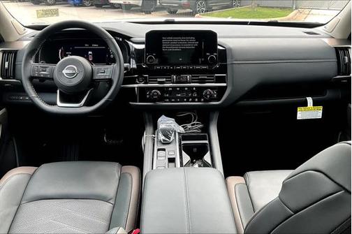2025 Nissan Pathfinder Platinum FWD