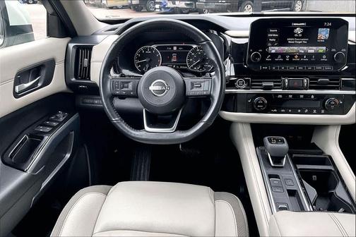 2023 Nissan Pathfinder SL FWD