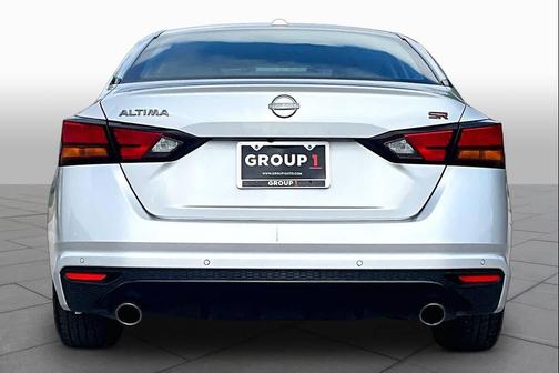 Brilliant Silver Metallic 2023 Nissan Altima SR FWD