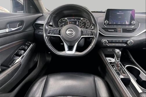 Brilliant Silver Metallic 2023 Nissan Altima SR FWD