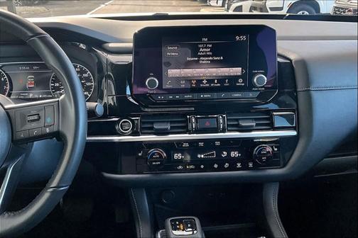 2024 Nissan Pathfinder SV FWD