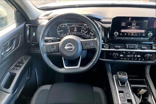 2024 Nissan Pathfinder SV FWD