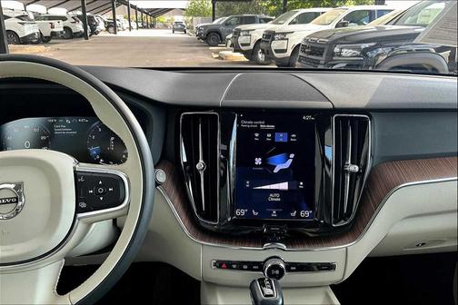 2021 Volvo XC60 T5 Momentum