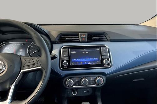SCARLET EM NBLK 2025 Nissan Versa 1.6 SV