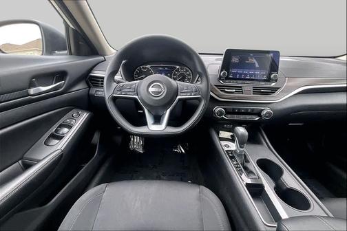 Glacier White 2025 Nissan Altima SV FWD