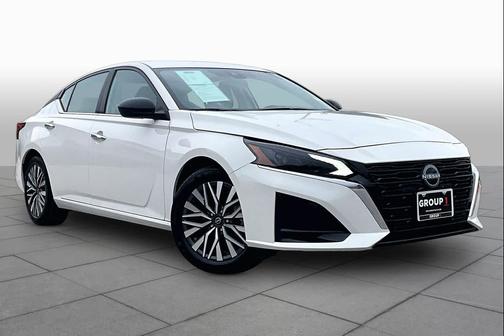 Glacier White 2025 Nissan Altima SV FWD