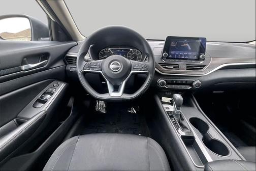 Glacier White 2025 Nissan Altima SV FWD