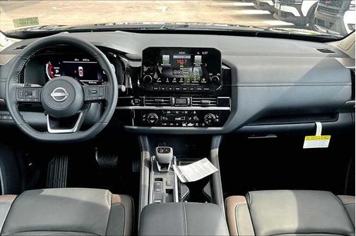 2025 Nissan Pathfinder Platinum FWD