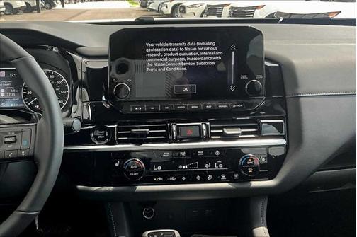 2025 Nissan Pathfinder SL FWD