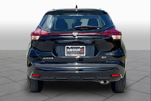 Super Black 2024 Nissan Kicks SV