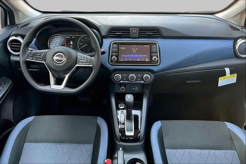 Aspen White Tricoat 2025 Nissan Versa 1.6 SV