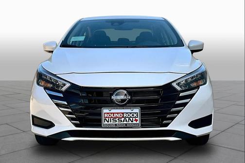 Aspen White Tricoat 2025 Nissan Versa 1.6 SV