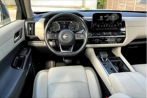 2024 Nissan Pathfinder SL FWD