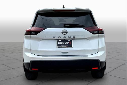 Everest White Pearl Tricoat 2026 Nissan Rogue SV