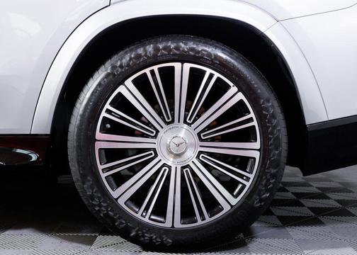 Cirrus Silver/Selenite Grey 2023 Mercedes-Benz Maybach GLS 600 4MATIC