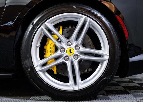 2019 Ferrari 812 Superfast Base