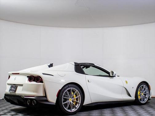 2023 Ferrari 812 GTS 