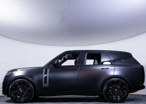 2025 Land Rover Range Rover P615 SV