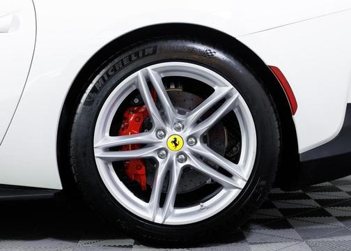 Bianco Avus 2019 Ferrari 812 Superfast