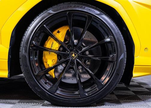 2022 Lamborghini Urus Graphite Capsule